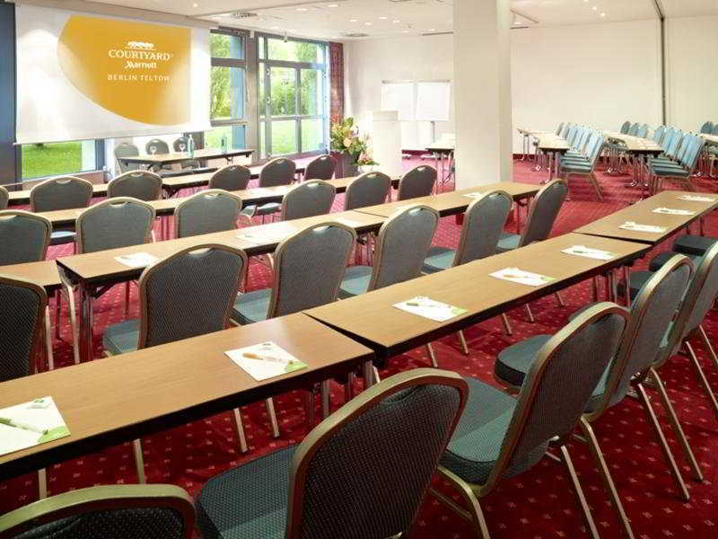 Courtyard By Marriott Berlin Teltow Hotell Eksteriør bilde